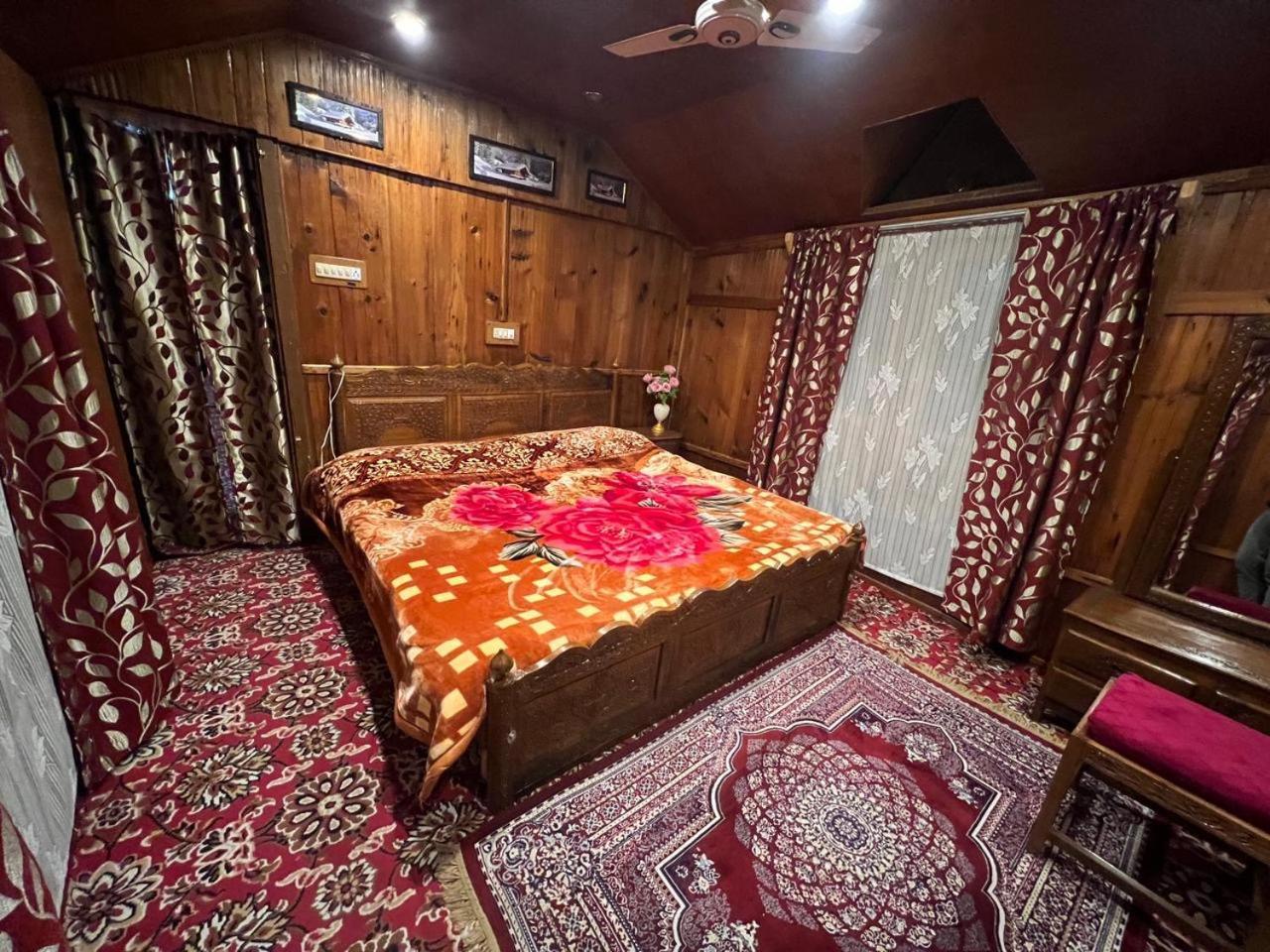 Houseboat Wild Rose Ξενοδοχείο Σριναγκάρ Εξωτερικό φωτογραφία
